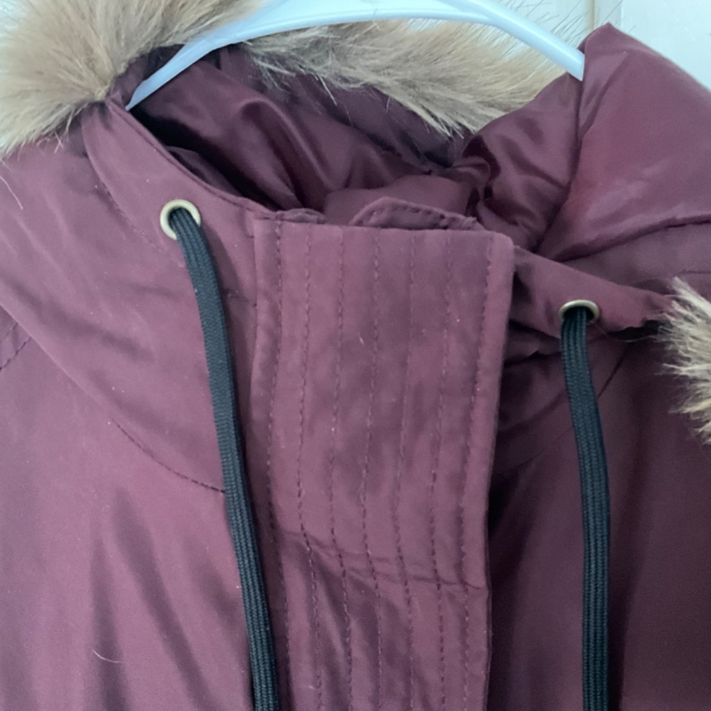 Old Navy like EUC new XL Winter jacket with faux fur hood for ski snow rain cold - Picture 8 of 11